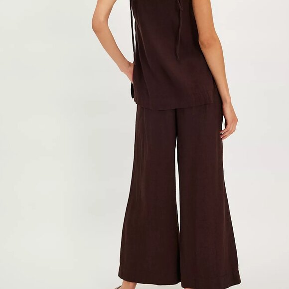 Sightseer Embroidered Linen Set - Picture 2 of 9